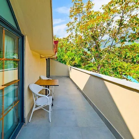 Appartamento Jakuzili Ve Yuezme Havuzlu Fethiye